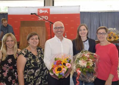 v.l.n.r Simone Bender, Elisabeth Krämer, Peter Simon, Dominique Odar und Andrea Schröder-Ritzrau