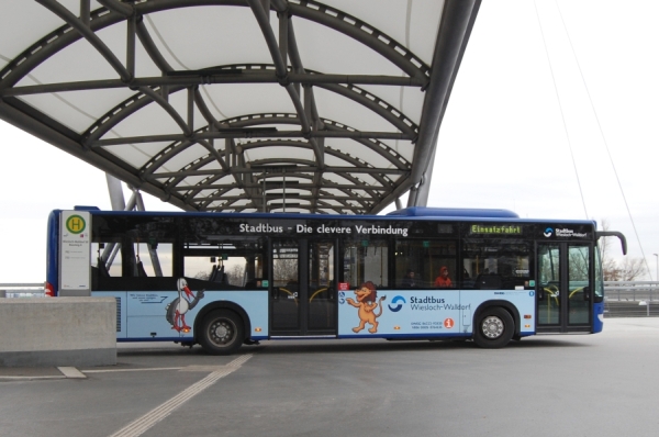Stadtbus auf dem zentralen Omnibusbahnhof